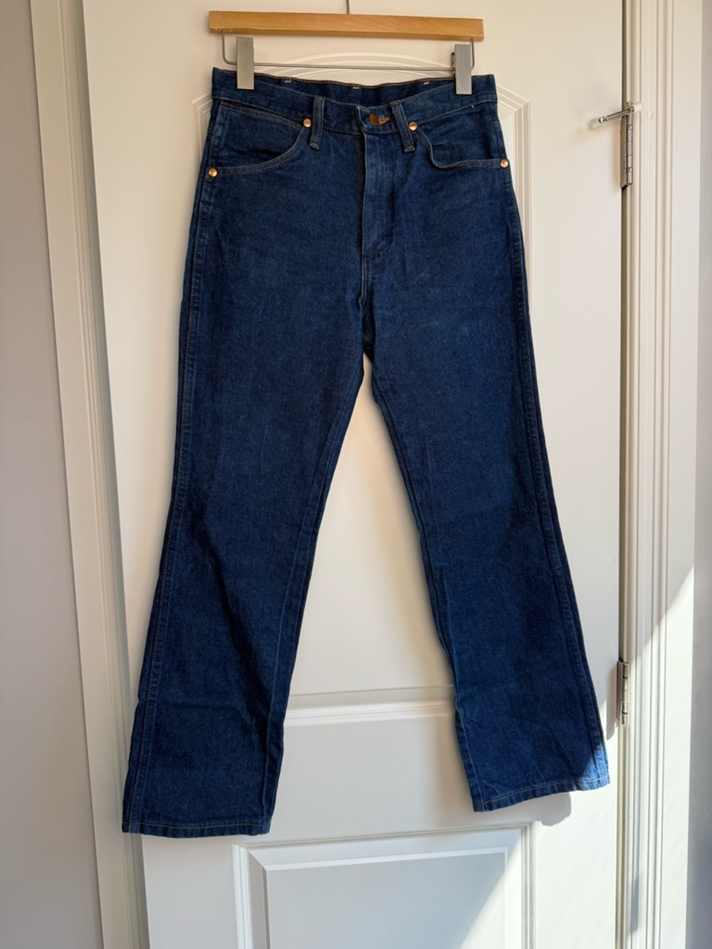 Wrangler High-Rise Straight Leg Dark Blue Jeans